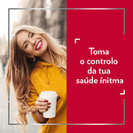 Mulher sorridente com blusa amarela com descricao a direita_ Toma o controlo da tua saude intima